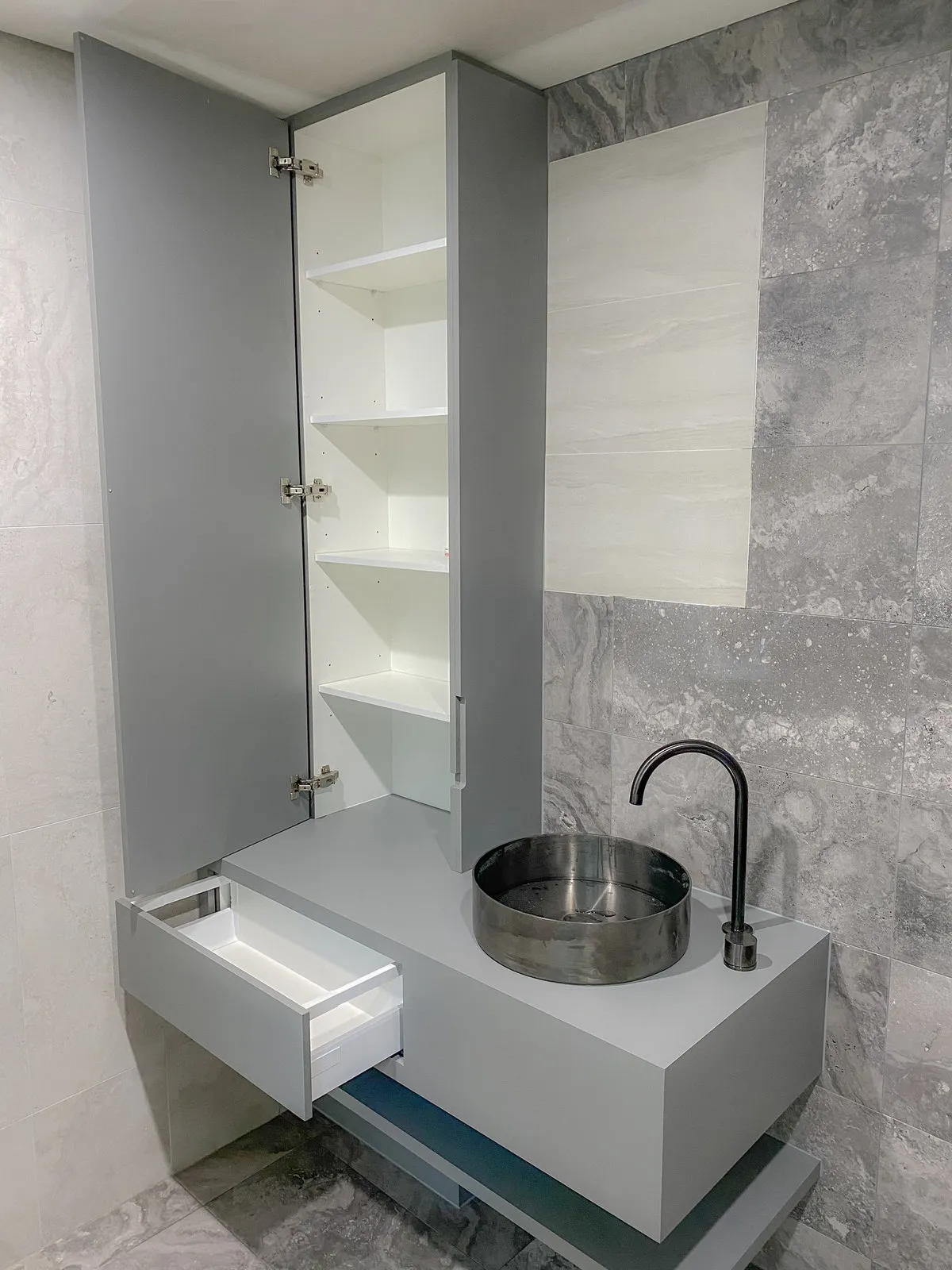 Wall-hung vanity, open storage