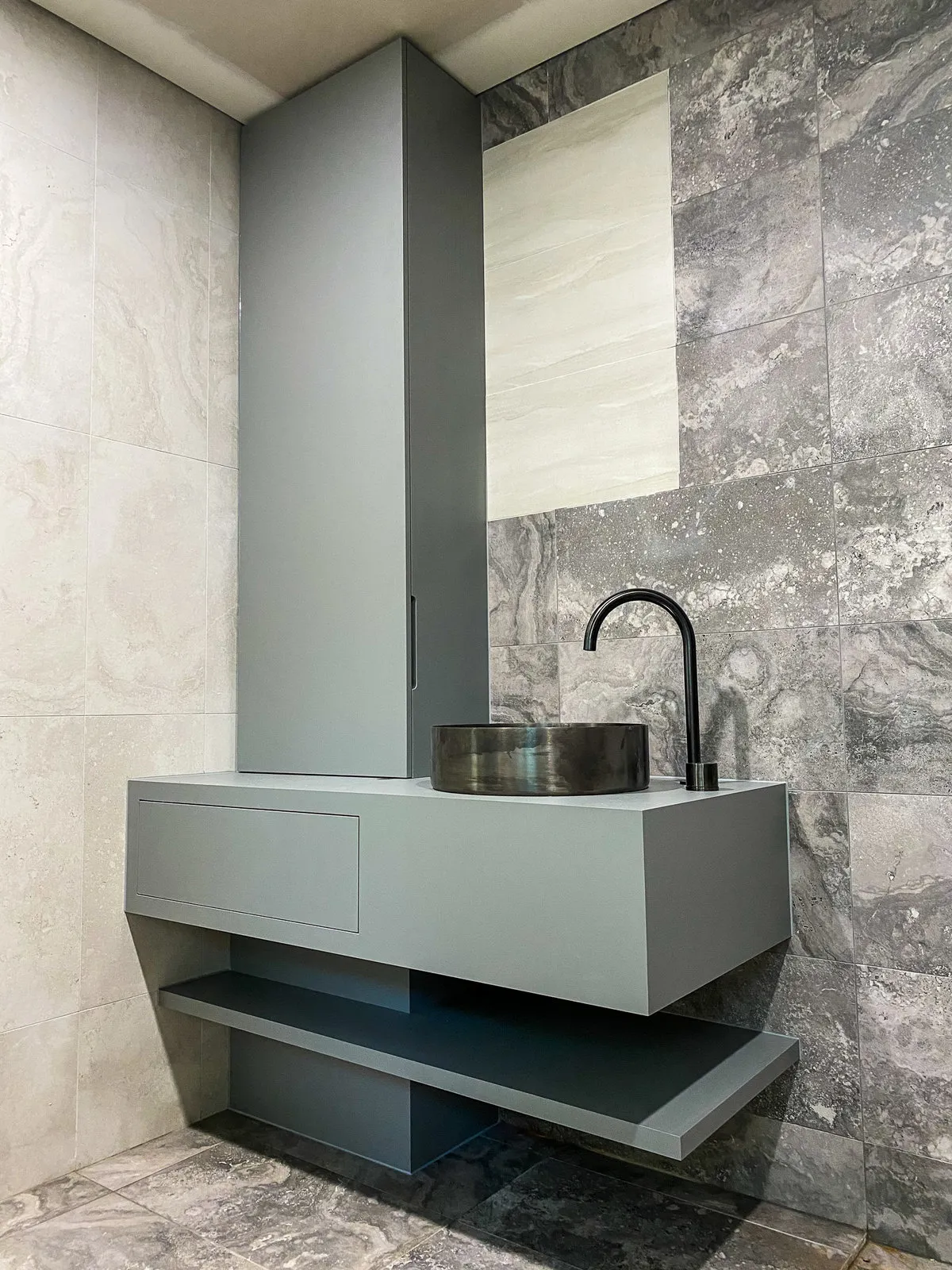 Wall-hung vanity, steel basin
