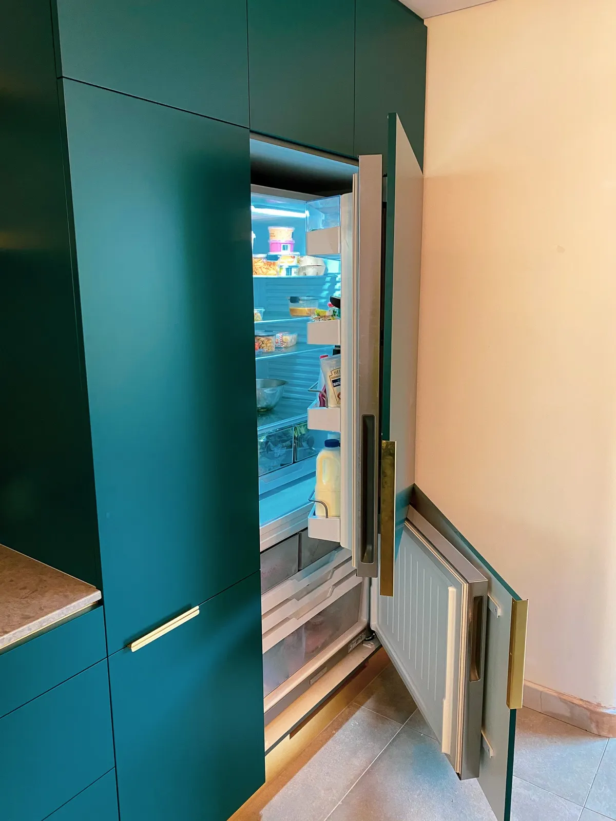 Integrated fridge, brass pulls