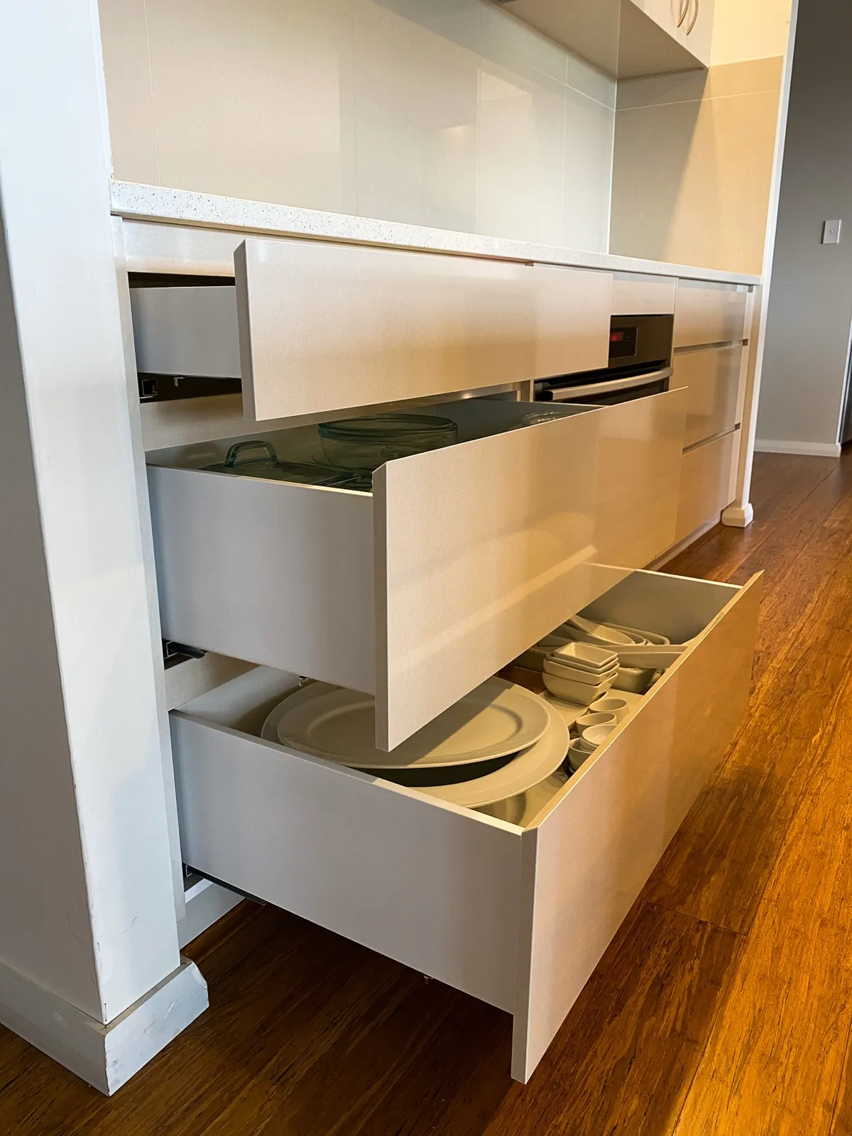 Drawer banks, soft-close runners
