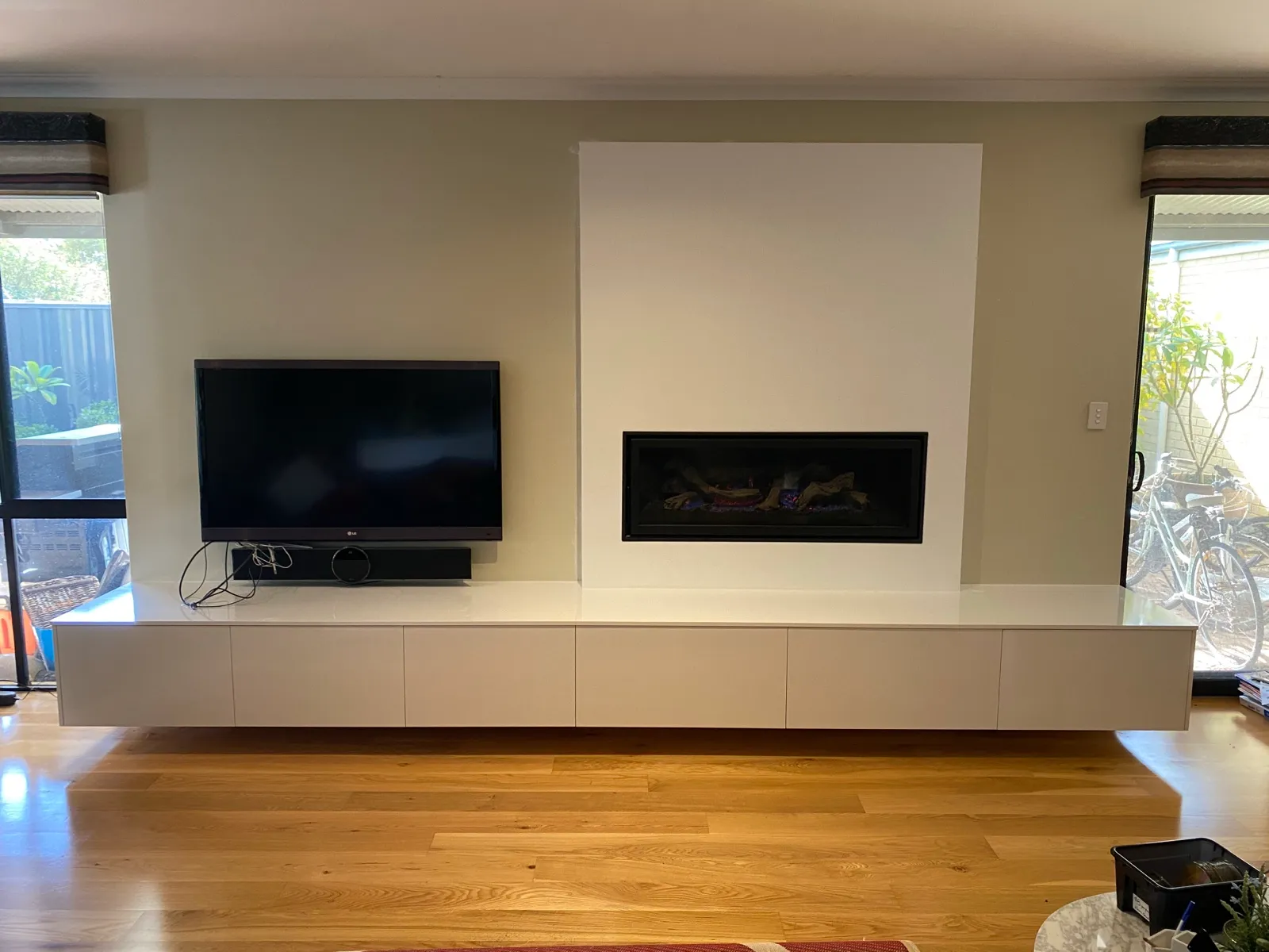 Floating media unit, gas fireplace
