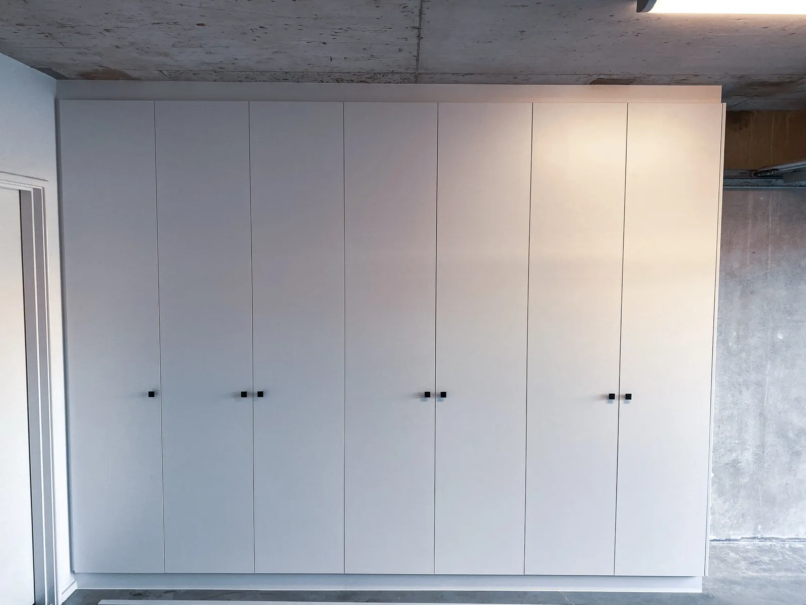 Full-height wardrobe wall
