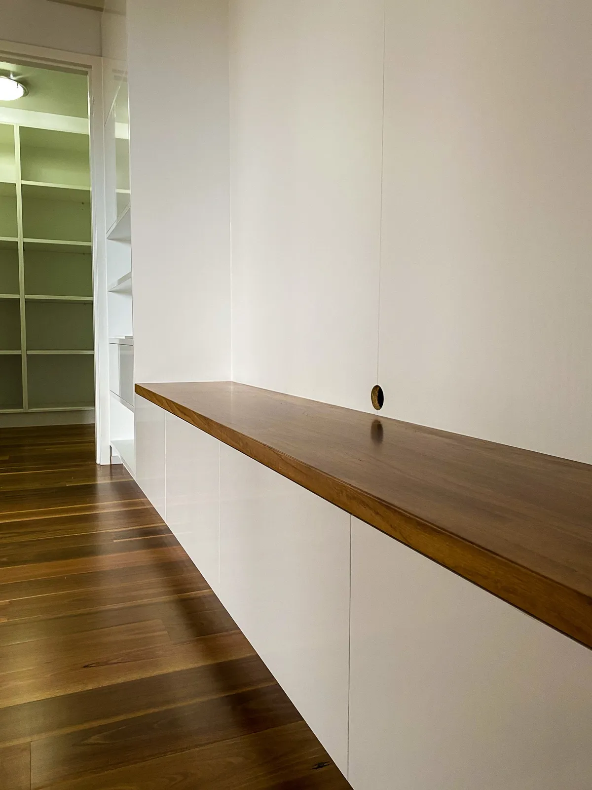 Floating bench, blackbutt top