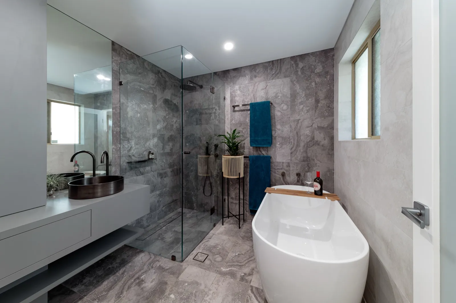 Main bathroom, freestanding bath