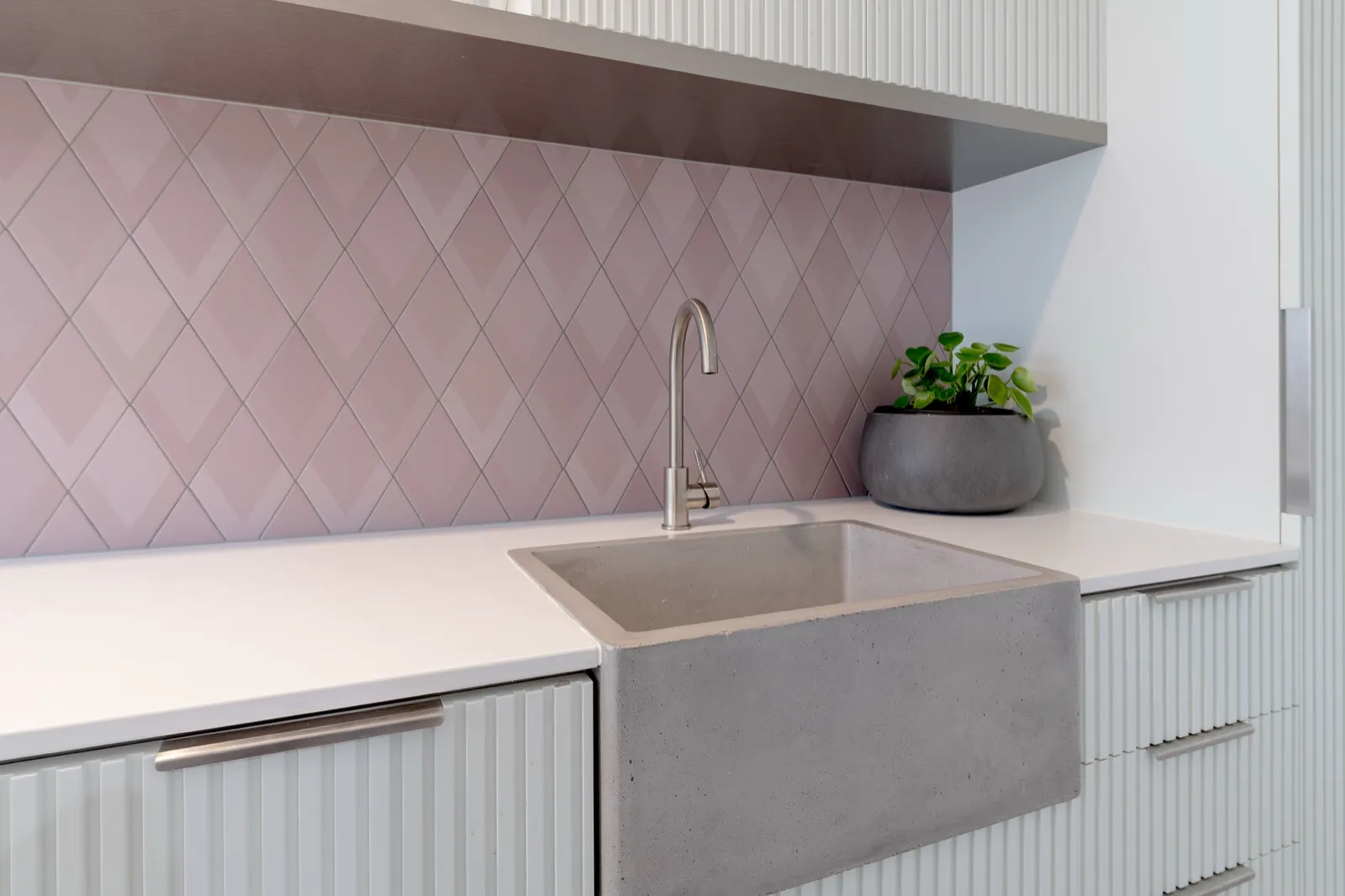 Fluted laundry, diamond splashback