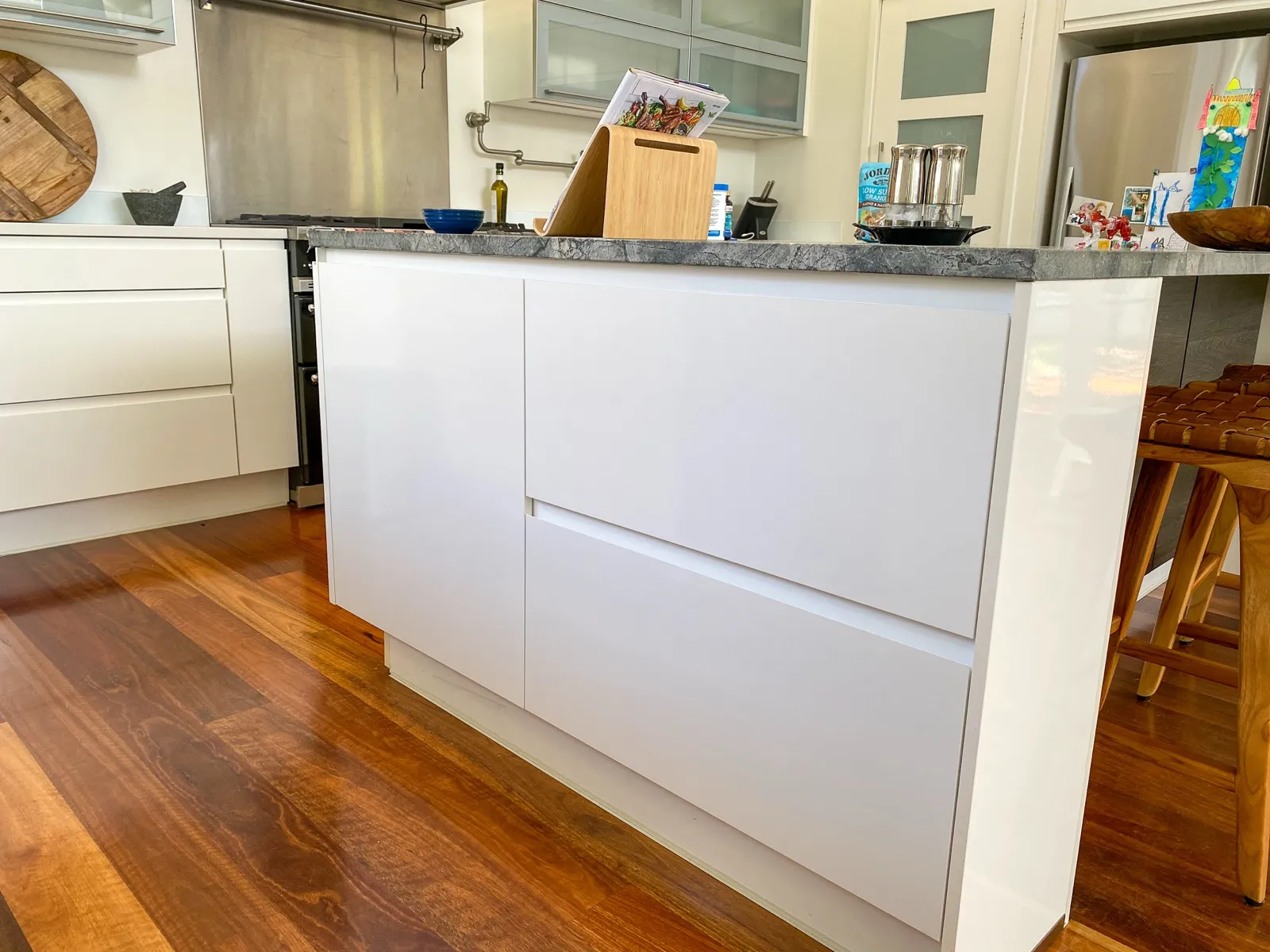 Island back panels, gloss white
